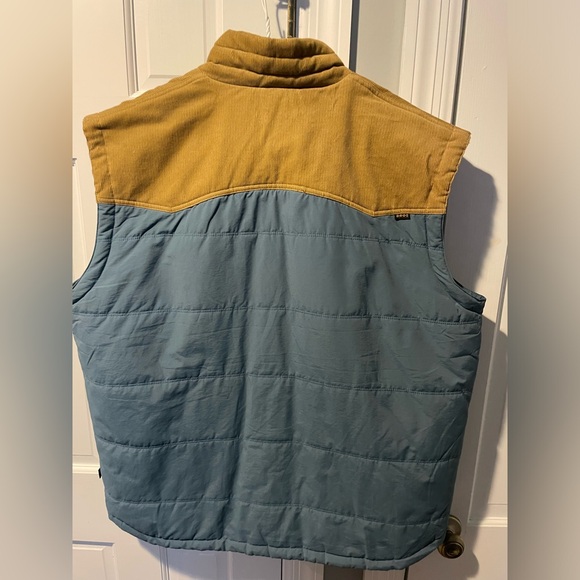 Beautiful, rugged XXL Howler Bros vest - Picture 2 of 6